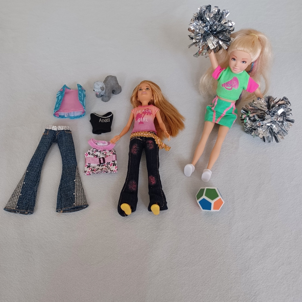 Barbie Doll Cheerleader Set with Outfits - Picture 11 of 14